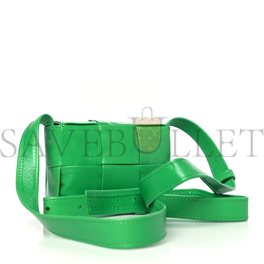 bo*te*ga Ve*ne*ta crinkled lambskin maxi intrecciato extra mini cassette crossbody bag parakeet (13*8*4cm)